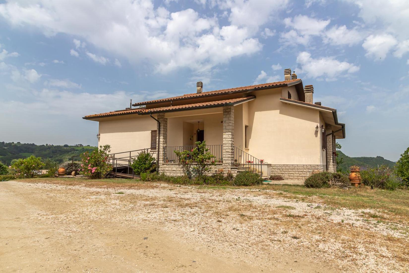 Agriturismo La Vite E L'Ulivo Apartamento Baschi Exterior foto