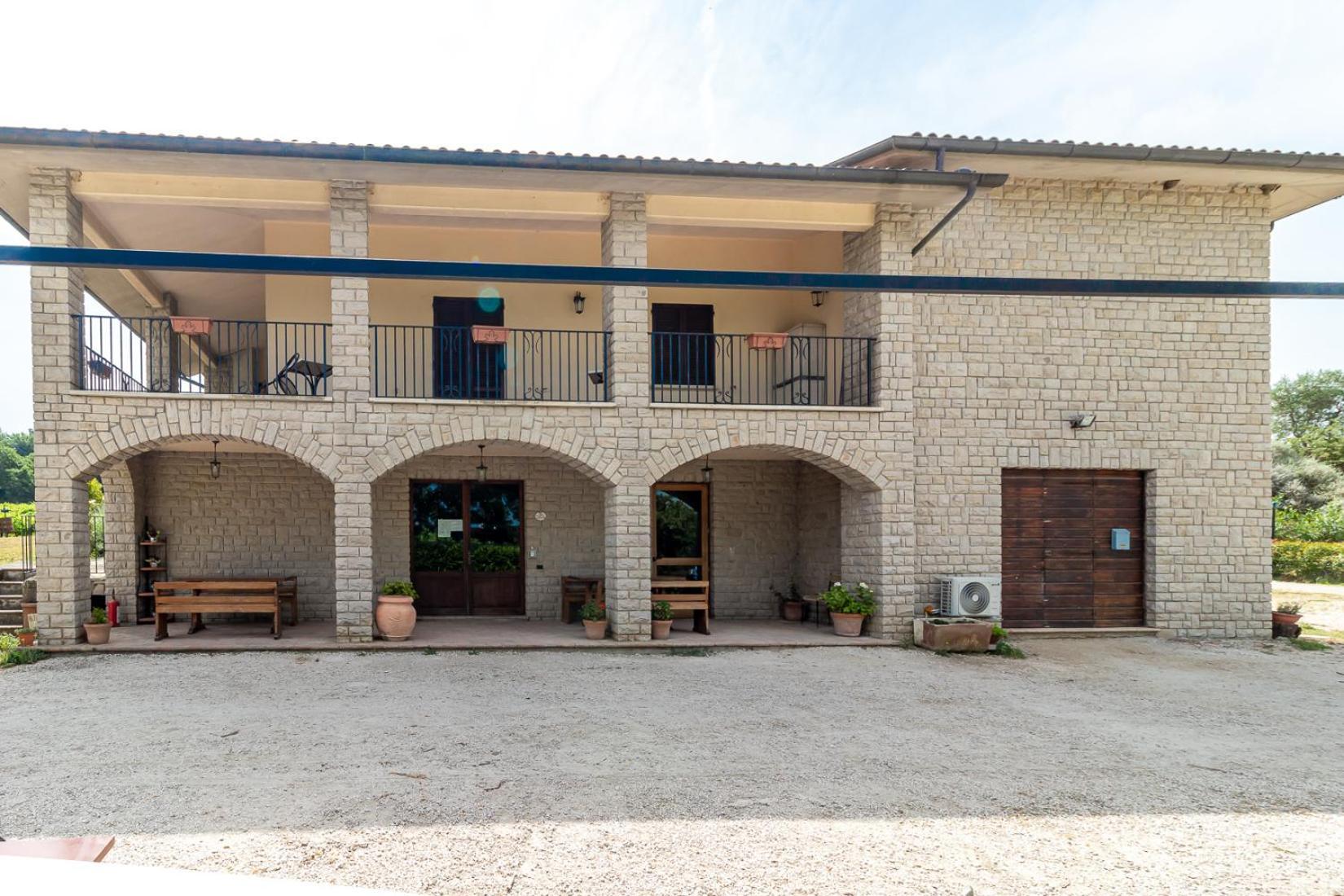 Agriturismo La Vite E L'Ulivo Apartamento Baschi Exterior foto